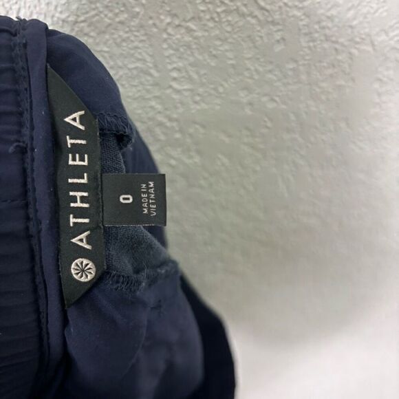 Athleta Blue Camo 100% Linen Pull On Shorts - Picture 3 of 4